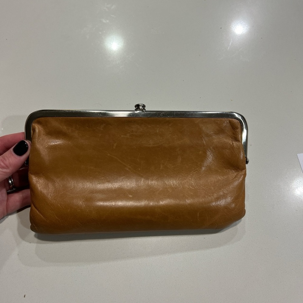 Hobo Lauren wallet tan great condition!